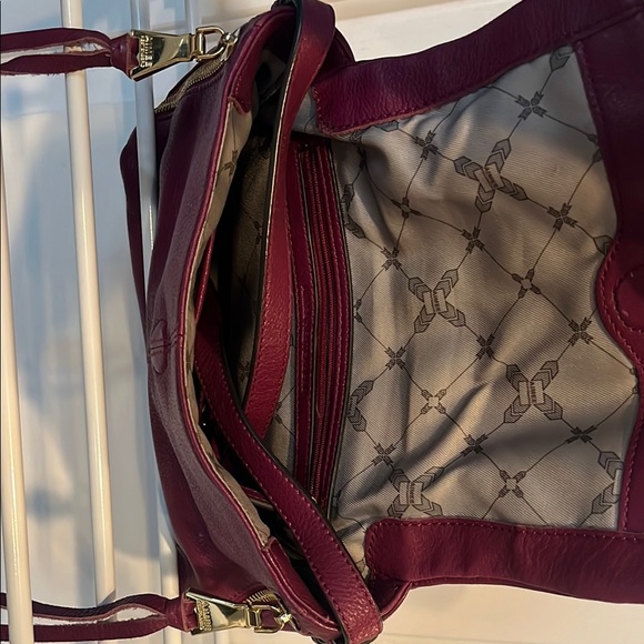 Beautiful Leather Crossbody Bag - Picture 3 of 6